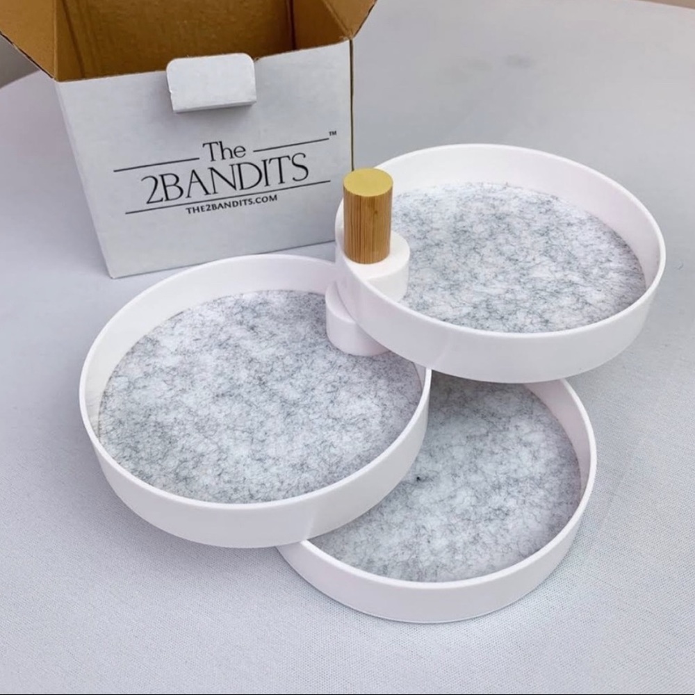 NWT 2Bandits Jewellery Tiered Catchall in grey and white